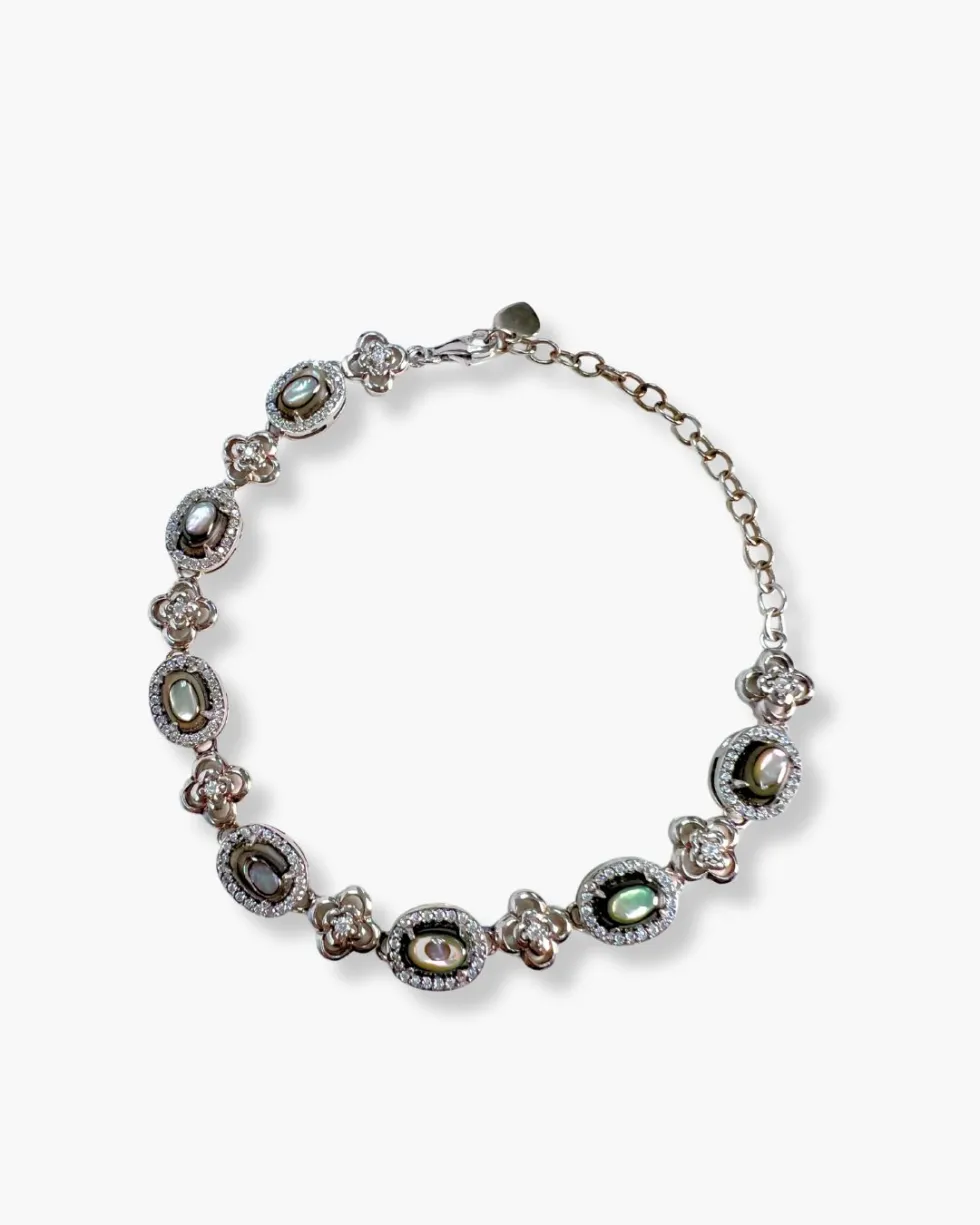 Grand Oval Cabochon with Flower Bracelet